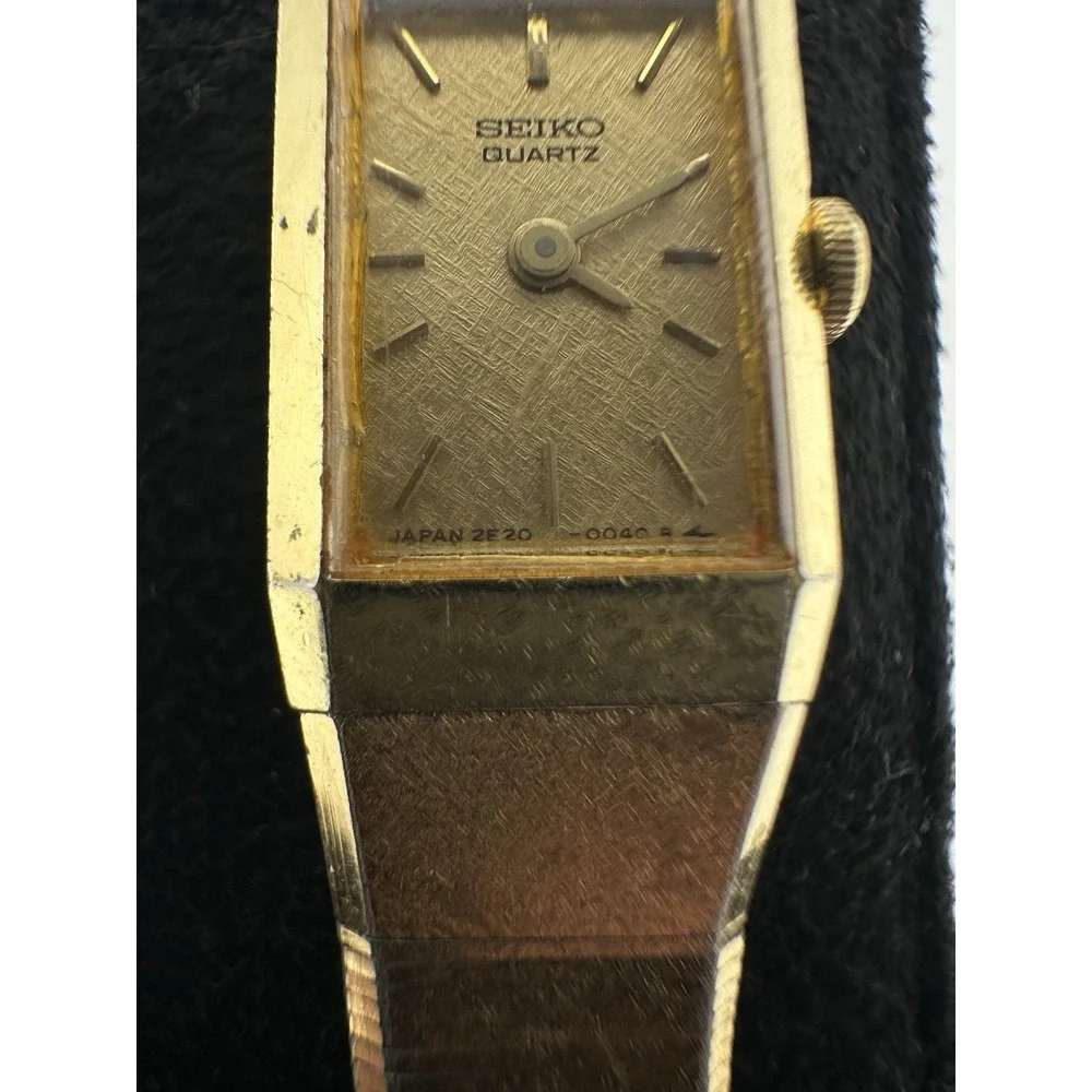 Vintage Seiko Quartz Gold Tone Womens Watch 2E20-5029 New Battery Runs